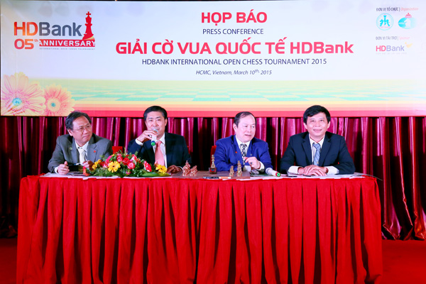 Họp báo giải HDBank 2015. Trình diễn bàn cờ vua độc nhất vô nhị